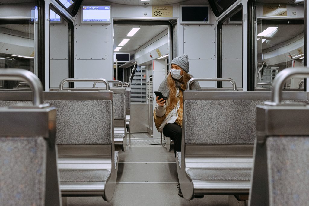 Chica en el metro